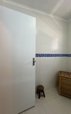 Casa à venda com 281m², 3 quartos e 2 vagas Casa à venda com 281m², 3 quartos e 2 vagasBanheiro Corredor
