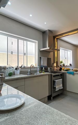 Casa à venda com 281m², 3 quartos e 2 vagas Casa à venda com 281m², 3 quartos e 2 vagasCozinha