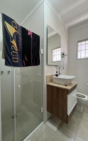 Casa à venda com 281m², 3 quartos e 2 vagas Casa à venda com 281m², 3 quartos e 2 vagasBanheiro da Suíte