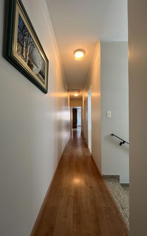 Casa à venda com 281m², 3 quartos e 2 vagas Casa à venda com 281m², 3 quartos e 2 vagasCorredor