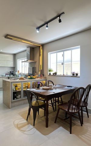 Casa à venda com 281m², 3 quartos e 2 vagas Casa à venda com 281m², 3 quartos e 2 vagasCozinha