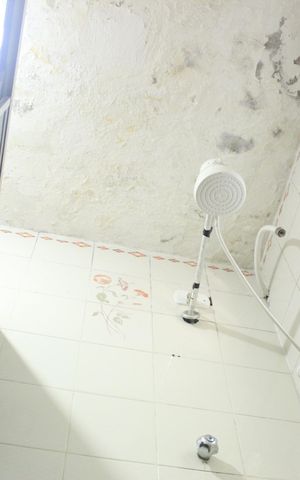 Casa à venda com 150m², 5 quartos e 2 vagasBanheiro 1 (casa 1)