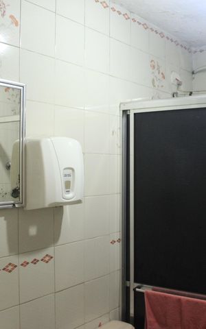 Casa à venda com 150m², 5 quartos e 2 vagasBanheiro 1 (casa 1)
