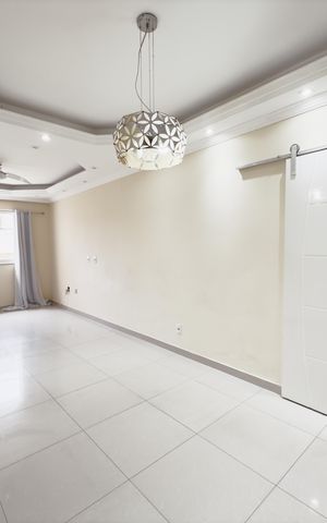 Casa à venda com 150m², 3 quartos e 1 vaga Casa à venda com 150m², 3 quartos e 1 vagaSala