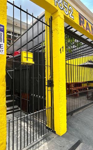 Casa à venda com 290m², 3 quartos e 4 vagas Casa à venda com 290m², 3 quartos e 4 vagasFachada