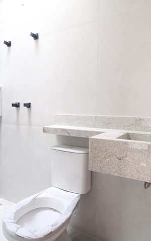 Casa à venda com 110m², 3 quartos e 2 vagasBanheiro da suíte 3