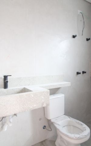 Casa à venda com 110m², 3 quartos e 2 vagasBanheiro da suíte 2