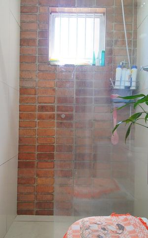 Casa à venda com 180m², 3 quartos e 3 vagasBanheiro 1