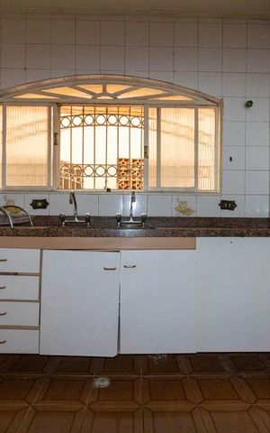 Casa à venda com 289m², 3 quartos e 2 vagas Casa à venda com 289m², 3 quartos e 2 vagasCozinha