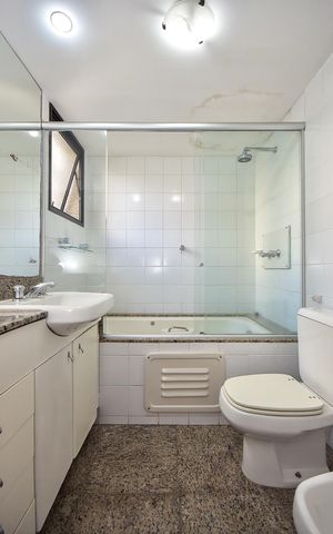Apartamento à venda com 176m², 3 quartos e 3 vagasBanheiro da Suíte  3