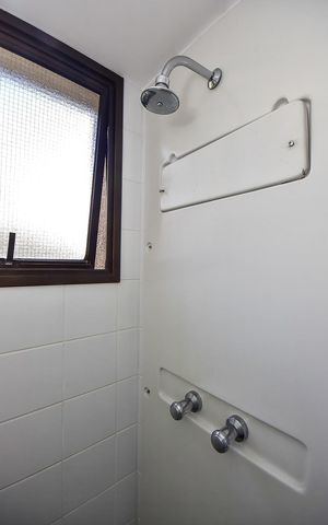 Apartamento à venda com 176m², 3 quartos e 3 vagasChuveiro do Banheiro da Suíte 2