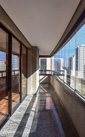 Apartamento à venda com 176m², 3 quartos e 3 vagasVaranda