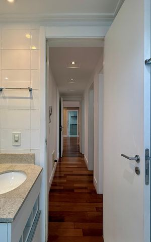 Apartamento para alugar com 160m², 4 quartos e 2 vagas Apartamento para alugar com 160m², 4 quartos e 2 vagasBanheiro Social