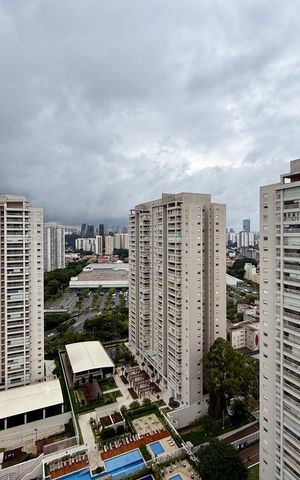 Apartamento para alugar com 160m², 4 quartos e 2 vagas Apartamento para alugar com 160m², 4 quartos e 2 vagasVista