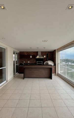Apartamento para alugar com 160m², 4 quartos e 2 vagas Apartamento para alugar com 160m², 4 quartos e 2 vagasVaranda