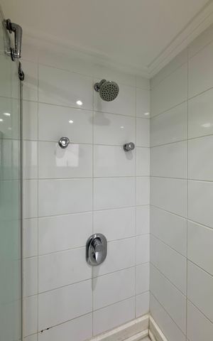 Apartamento para alugar com 160m², 4 quartos e 2 vagas Apartamento para alugar com 160m², 4 quartos e 2 vagasBanheiro Suite 1