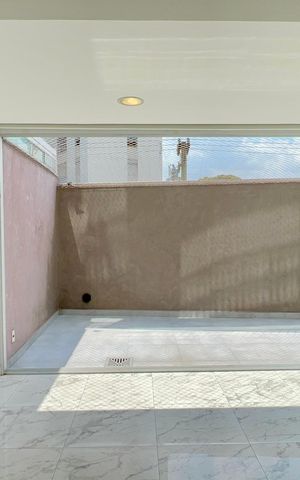 Apartamento à venda com 120m², 2 quartos e 1 vaga Apartamento à venda com 120m², 2 quartos e 1 vagaVaranda