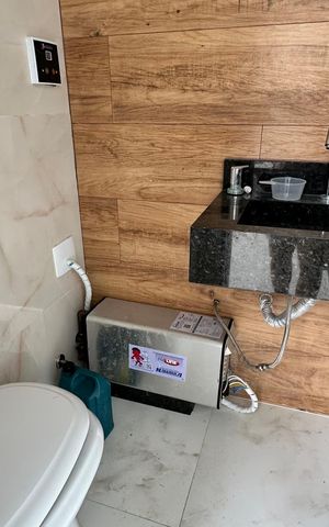 Casa de condomínio para alugar com 300m², 5 quartos e 4 vagasBanheiro externo 