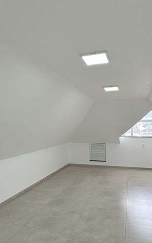 Casa de condomínio para alugar com 300m², 5 quartos e 4 vagasSótão 