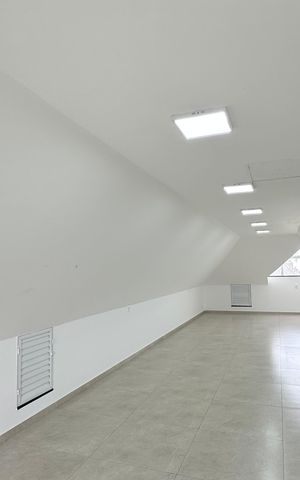 Casa de condomínio para alugar com 300m², 5 quartos e 4 vagasSótão 