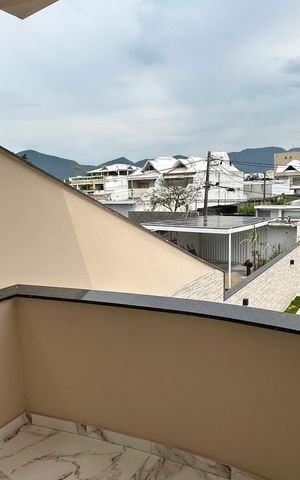 Casa de condomínio para alugar com 300m², 5 quartos e 4 vagasVaranda