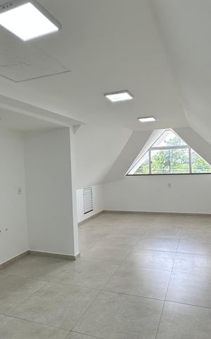 Casa de condomínio para alugar com 300m², 5 quartos e 4 vagasSótão 