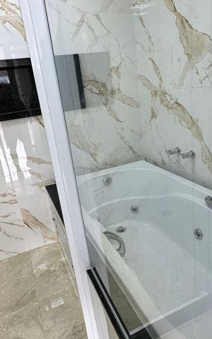 Casa de condomínio para alugar com 300m², 5 quartos e 4 vagasBanheiro quarto 2