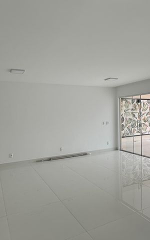 Casa de condomínio para alugar com 300m², 5 quartos e 4 vagasSala