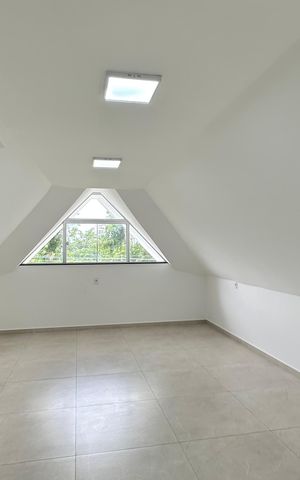 Casa de condomínio para alugar com 300m², 5 quartos e 4 vagasSótão 