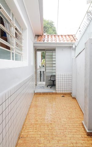 Casa à venda com 107m², 3 quartos e 2 vagas Casa à venda com 107m², 3 quartos e 2 vagasCorredor