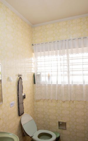 Casa à venda com 185m², 3 quartos e 2 vagas Casa à venda com 185m², 3 quartos e 2 vagasBANHEIRO