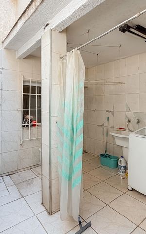 Casa à venda com 95m², 2 quartos e 1 vaga Casa à venda com 95m², 2 quartos e 1 vagaQuintal e Área de Serviço
