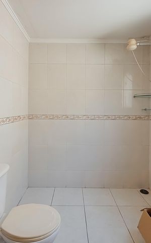 Casa à venda com 95m², 2 quartos e 1 vaga Casa à venda com 95m², 2 quartos e 1 vagaBanheiro da Suíte