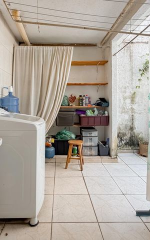 Casa à venda com 95m², 2 quartos e 1 vaga Casa à venda com 95m², 2 quartos e 1 vagaQuintal e Área de Serviço