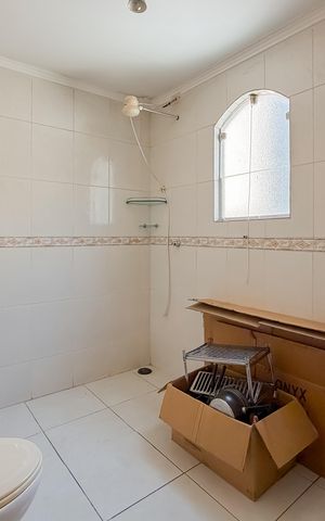 Casa à venda com 95m², 2 quartos e 1 vaga Casa à venda com 95m², 2 quartos e 1 vagaBanheiro da Suíte