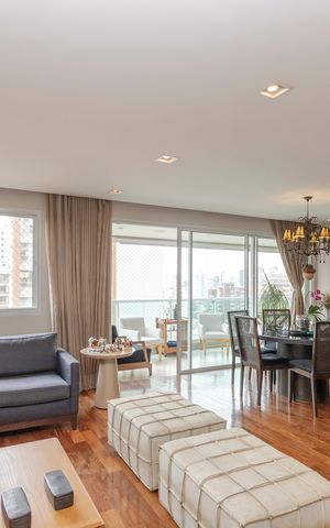 Apartamento à venda com 198m², 3 quartos e 3 vagas Apartamento à venda com 198m², 3 quartos e 3 vagasSala
