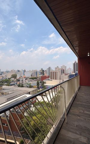 Apartamento à venda com 290m², 3 quartos e 4 vagasSacada entre sala de estar e suítes 
