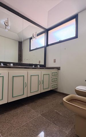 Apartamento à venda com 290m², 3 quartos e 4 vagasBanheiro da suíte 2