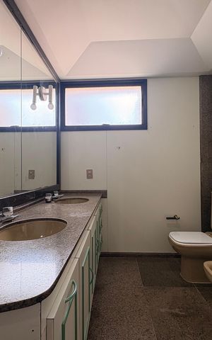 Apartamento à venda com 290m², 3 quartos e 4 vagasBanheiro da suíte 2
