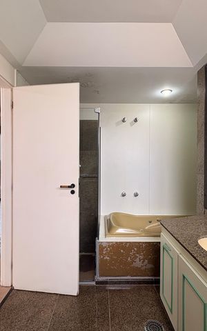 Apartamento à venda com 290m², 3 quartos e 4 vagasBanheiro da suíte 2