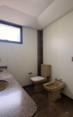 Apartamento à venda com 290m², 3 quartos e 4 vagasBanheiro da suíte 2