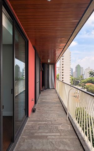 Apartamento à venda com 290m², 3 quartos e 4 vagasSacada entre sala de estar e suítes 