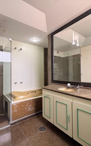 Apartamento à venda com 290m², 3 quartos e 4 vagasBanheiro da suíte 2