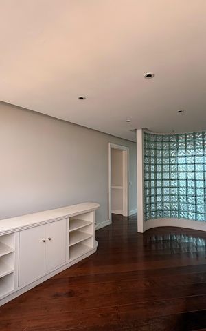 Apartamento à venda com 290m², 3 quartos e 4 vagasEscritório