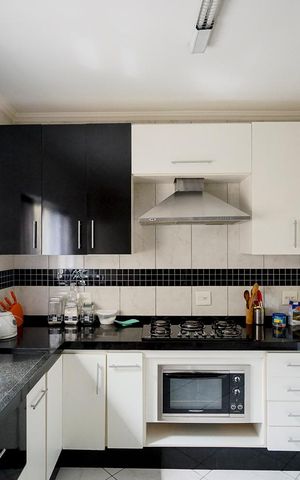 Casa à venda com 229m², 3 quartos e 5 vagas Casa à venda com 229m², 3 quartos e 5 vagasCozinha