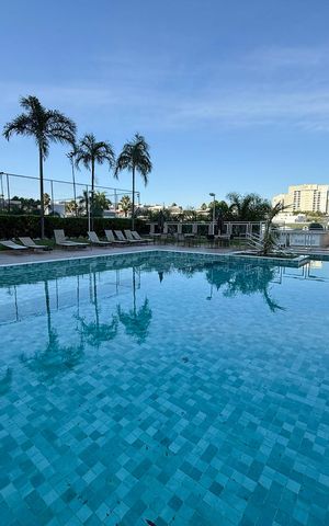 Apartamento à venda com 109m², 4 quartos e 2 vagas Apartamento à venda com 109m², 4 quartos e 2 vagasÁrea comum - Piscina