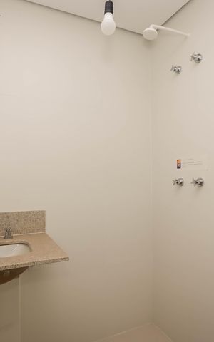 Studio à venda com 40m², 1 quarto e 1 vaga Studio à venda com 40m², 1 quarto e 1 vagaBanheiro da Suite
