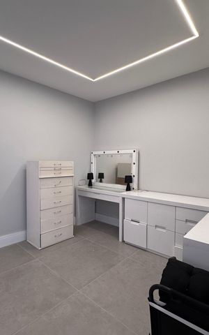 Casa de condomínio à venda com 350m², 4 quartos e 1 vaga Casa de condomínio à venda com 350m², 4 quartos e 1 vagaSuíte 1 - Master - Closet