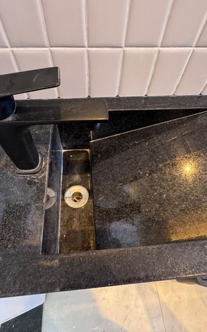 Casa de condomínio à venda com 350m², 4 quartos e 1 vaga Casa de condomínio à venda com 350m², 4 quartos e 1 vagaBanheiro