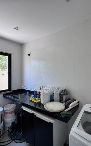 Casa de condomínio à venda com 350m², 4 quartos e 1 vaga Casa de condomínio à venda com 350m², 4 quartos e 1 vagaÁrea de Serviço